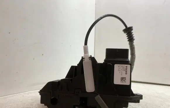Volvo XC60 Front door lock 31440998