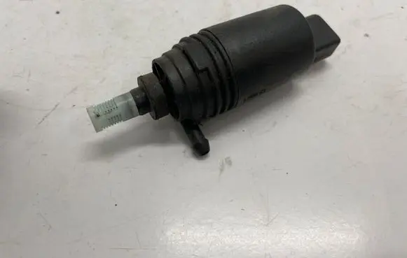 BMW 5 F10 F11 Windscreen/windshield washer pump 8377612