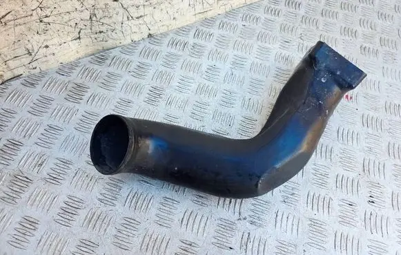 BMW 5 E39 Air intake duct part 2247826 13322247826