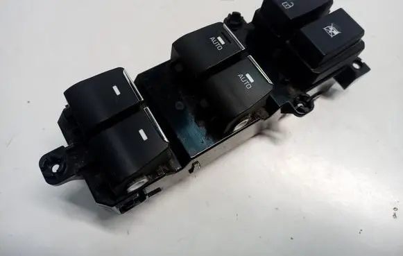 Hyundai Tucson TL Quarter vent window switch 93570D3500