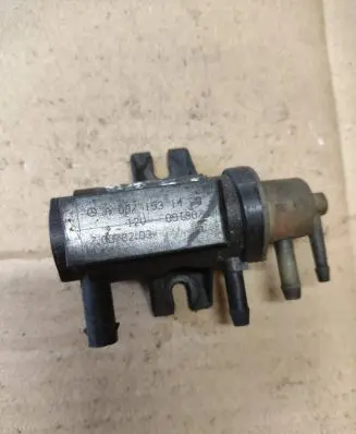 Mercedes-Benz E W212 Vacuum valve A0071531428 09T307 70078203