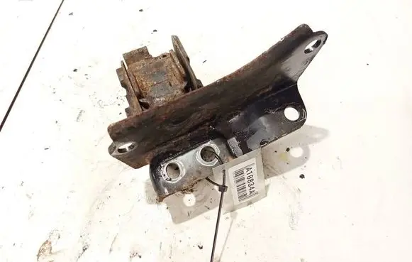 Engine mount bracket