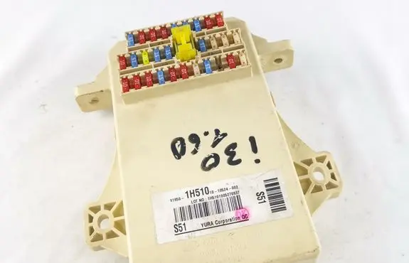 Hyundai i30 Fuse module 919501H510 1H5101005270937