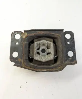 Ford Fusion II Engine mount bracket DG937M121CA