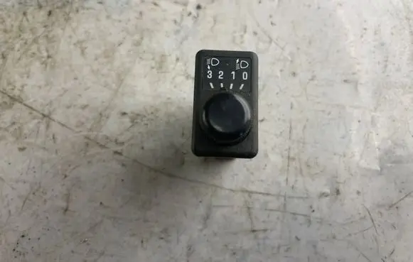 Nissan Patrol Y61 Headlight level height control switch