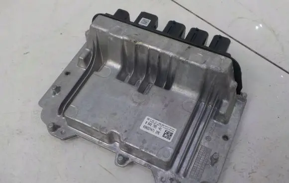 BMW 2 F45 Engine control unit/module 8642705