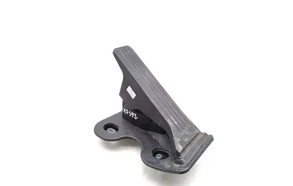 Accelerator throttle pedal