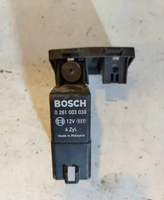 Volkswagen PASSAT B6 Glow plug pre-heat relay 0281003038