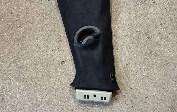 BMW X7 G07 (B) pillar trim (top) 5A0D9B5