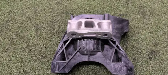 Peugeot 3008 II Engine mount bracket 9820499380