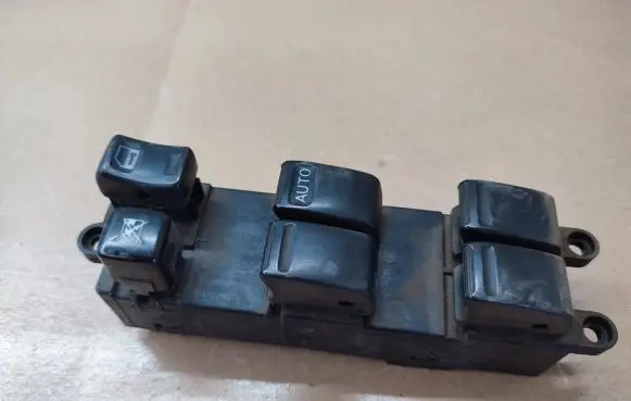Nissan Navara D22 Electric window control switch