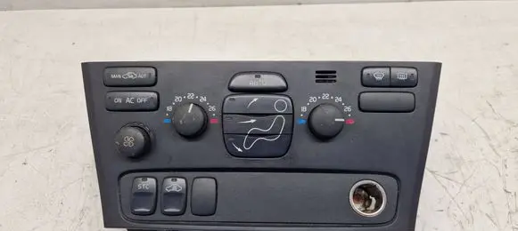 Volvo V70 Climate control unit 8691876