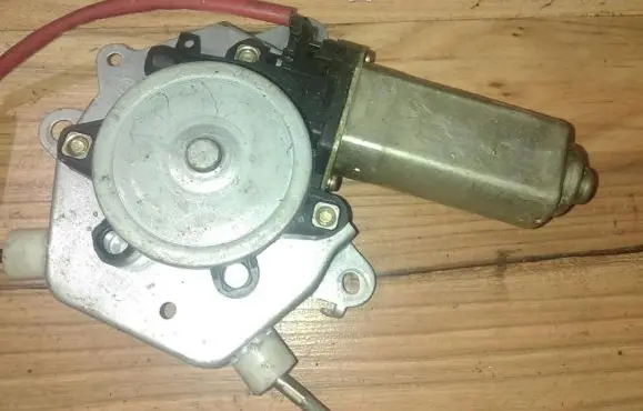 Nissan Almera Front door window regulator motor