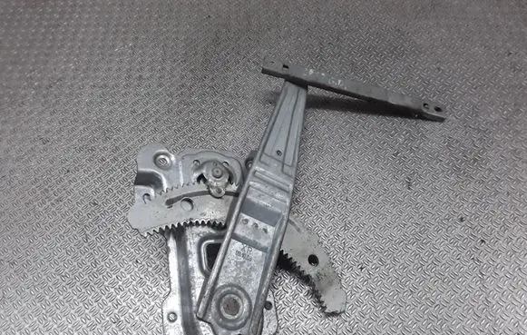 Rear door manual window regulator