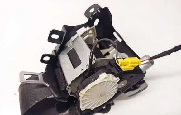 Mercedes-Benz C AMG W204 Middle seatbelt (rear) 