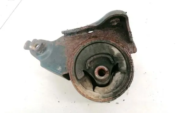 Nissan X-Trail T30 Engine mount bracket