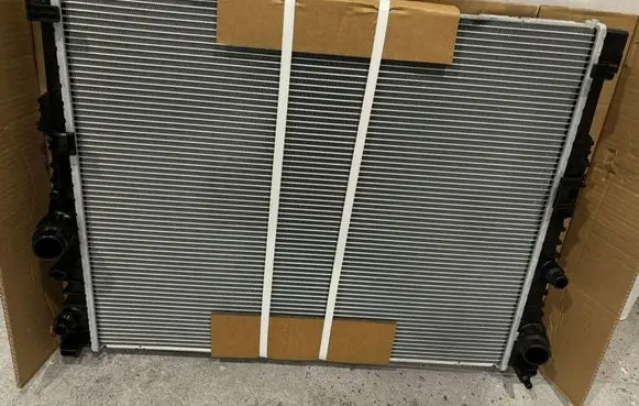 BMW 5 G30 G31 G38 Coolant radiator 17118096936