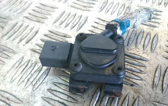 BMW 3 E92 E93 Exhaust gas pressure sensor 7789219