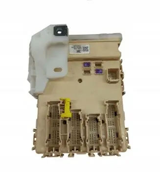 Toyota Auris E180 Fuse box set 63583366