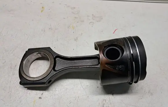 Mercedes-Benz C W204 Piston with connecting rod 65100