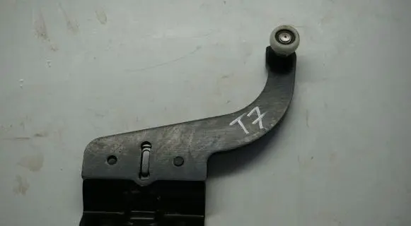 Volkswagen Multivan T7 Roller guide/hinge set 7T0843436E