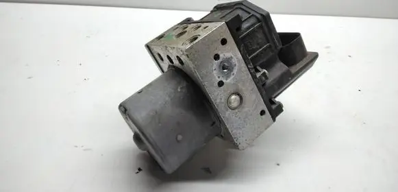 Ford Mondeo Mk III ABS Pump 1S712M110AE