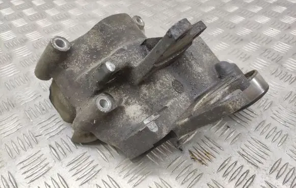 Hyundai Santa Fe Generator/alternator bracket 
