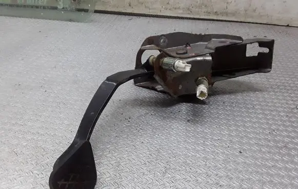 Honda FR-V Clutch pedal 
