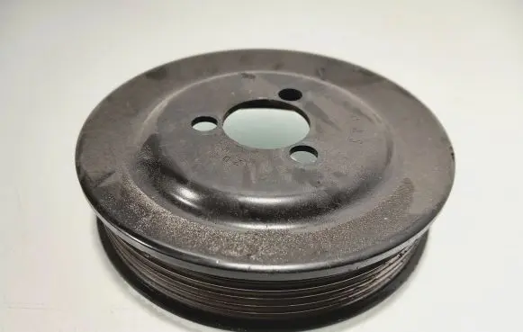 Volkswagen Golf Plus Water pump pulley 03D121028B
