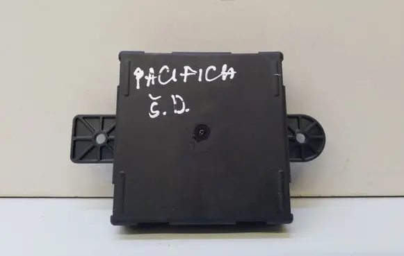 Chrysler Pacifica Sliding door control unit/module 68225096AF A2C7475250600 16270AF5A