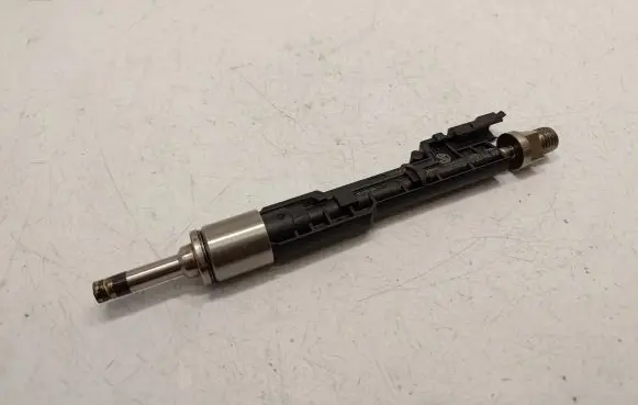 BMW 4 F32 F33 Fuel injector 13647639994
