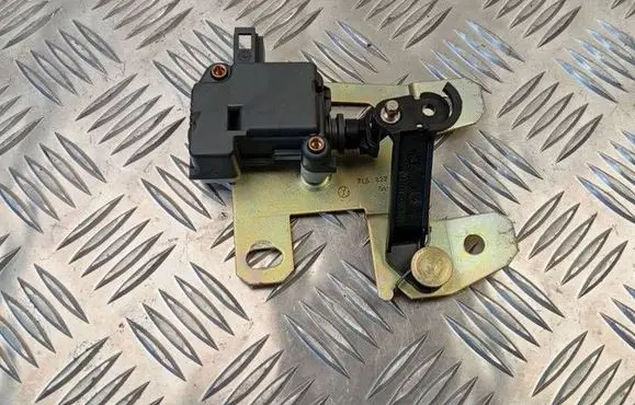 Volkswagen Touareg I Tailgate boot lock/latch motor 7L6827425