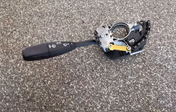 Mercedes-Benz E W211 Indicator stalk 0305459732