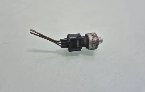 Nissan Qashqai+2 Air conditioning (A/C) pressure sensor 