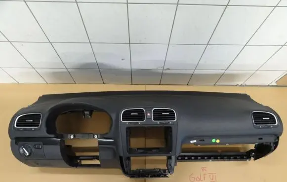 Volkswagen Golf VI Dashboard