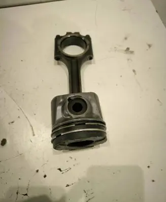 Volvo V50 Piston with connecting rod 81L118
