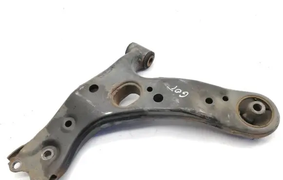 Toyota Avensis T270 Front lower control arm/wishbone