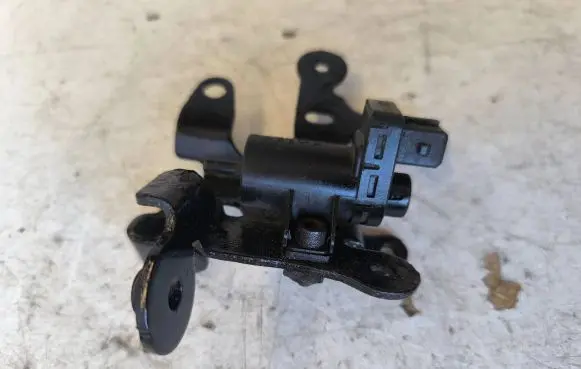 Opel Vivaro Turbo solenoid valve 8200762162