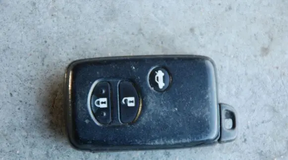 Toyota Avensis T270 Ignition key/card 126KM