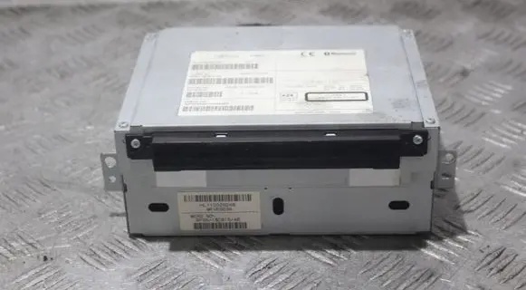 Volvo S60 Radio/GPS head unit trim 31328975AA