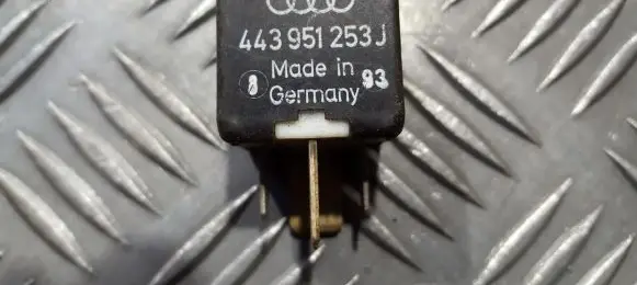 Volkswagen PASSAT B5 Other relay 443951253j 899511