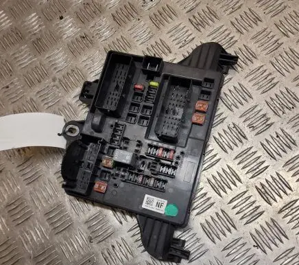 Opel Insignia A Fuse module 13277322 07065911510