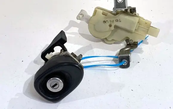 Toyota Yaris Tailgate/trunk/boot exterior handle 