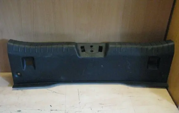 Trunk/boot sill cover protection