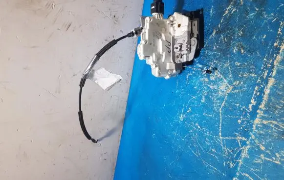 Seat Altea XL Front door lock