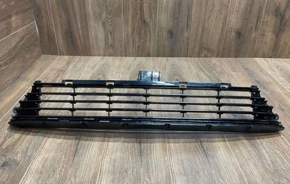 Toyota Auris E180 Front bumper lower grill 5311202680 5311202660