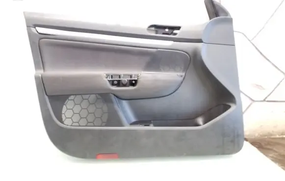 Volkswagen Jetta V Front door card panel trim