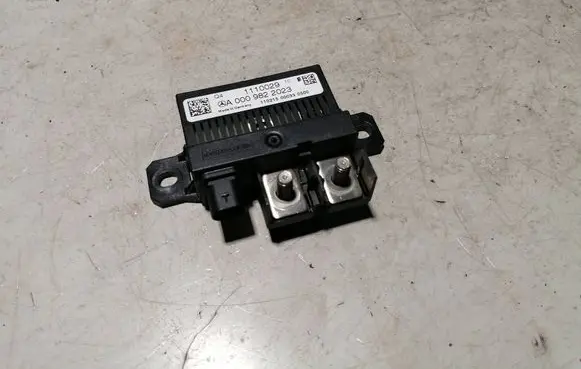Mercedes-Benz E W212 Charging relay A0009822023