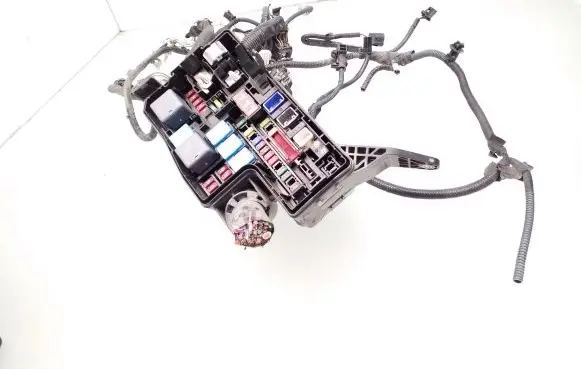 Toyota RAV 4 (XA40) Fuse module 7588 9098702025 9098702027