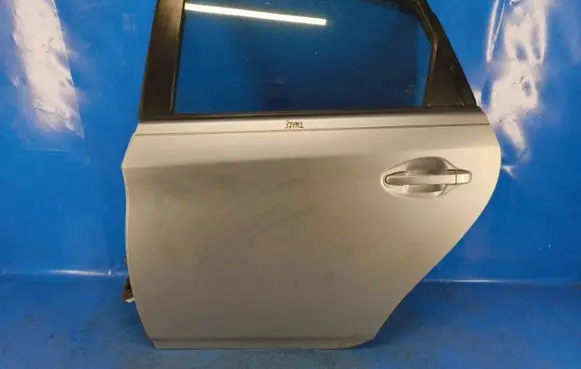 Toyota Prius (XW30) Rear door 6700447070